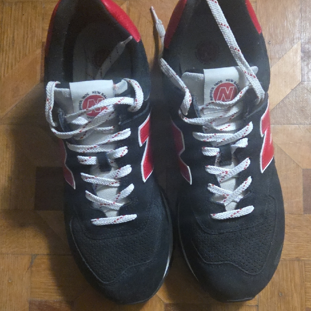 New Balance Men's Black and Red Athletic Sneakers